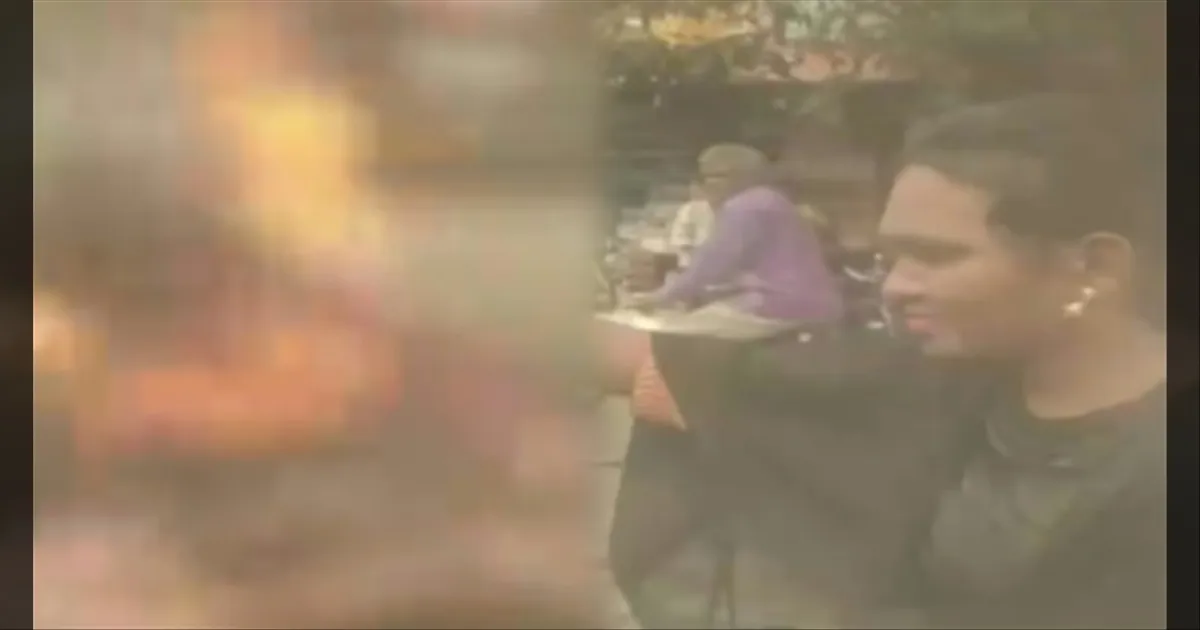 யாசகம் கேட்டதால் எச்சரிக்கை..! போலீஸ் ஸ்டேஷன் முன்பு தீக்குளித்த திருநங்கை..! பரபரப்பு..! 