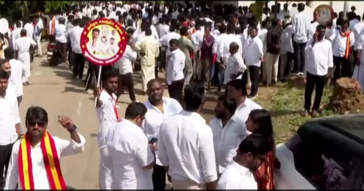 சில மணி நேரத்தில் காலியான தவெக விருப்ப மனு... தொண்டர்கள் ஏமாற்றம்..! ஸ்தம்பித்த பனையூர்..!