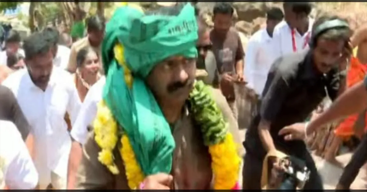 அப்பனே முருகா..!! திருத்தணியில் தொடங்கும் பிரச்சாரம்... சக்திவேலுடன் மலையேறிய சீமான்..!!