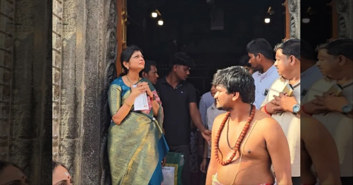 வேட்பாளர் பட்டியலுடன் அண்ணாமலையாரை தரிசித்த சௌமியா அன்புமணி... மனமுருகி வழிபாடு..!!