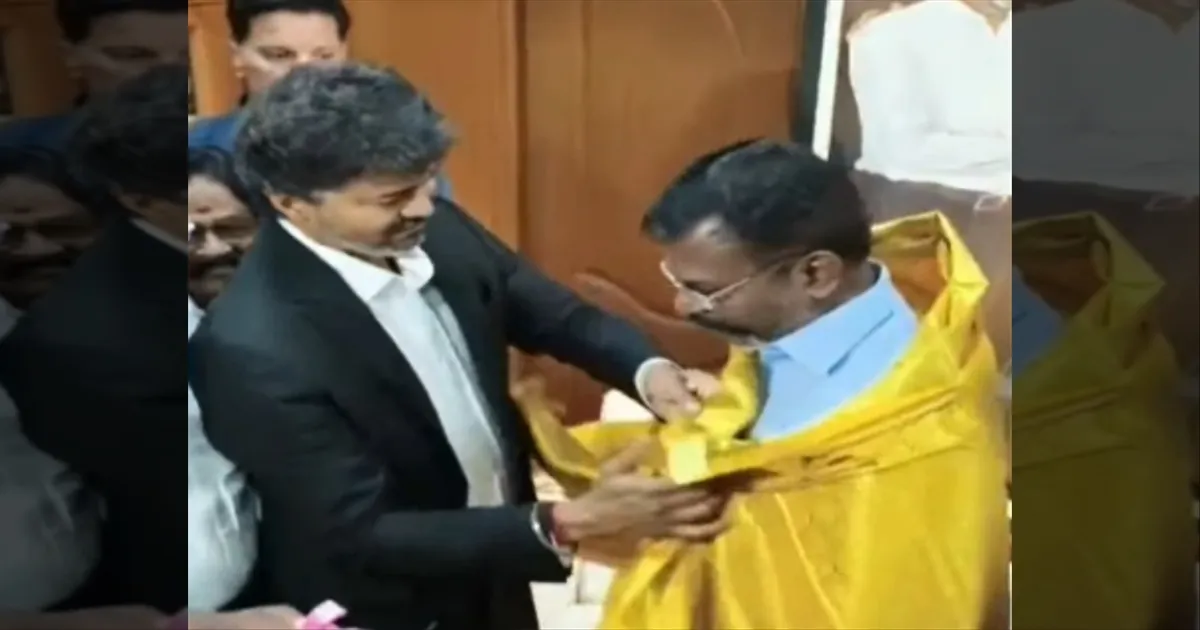 வாங்க முதல்வரே..! வீடு தேடி வந்த முதல்வர் விஜய்... வாசலில் காத்திருந்து வரவேற்ற திருமா..! 