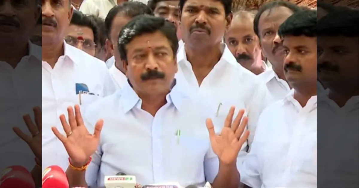 டெல்லியில் பேசியாச்சு..! நம்ம ஆட்சிதான்..! எடப்பாடி சொன்னதை உடைத்த சி.வி. சண்முகம்..!
