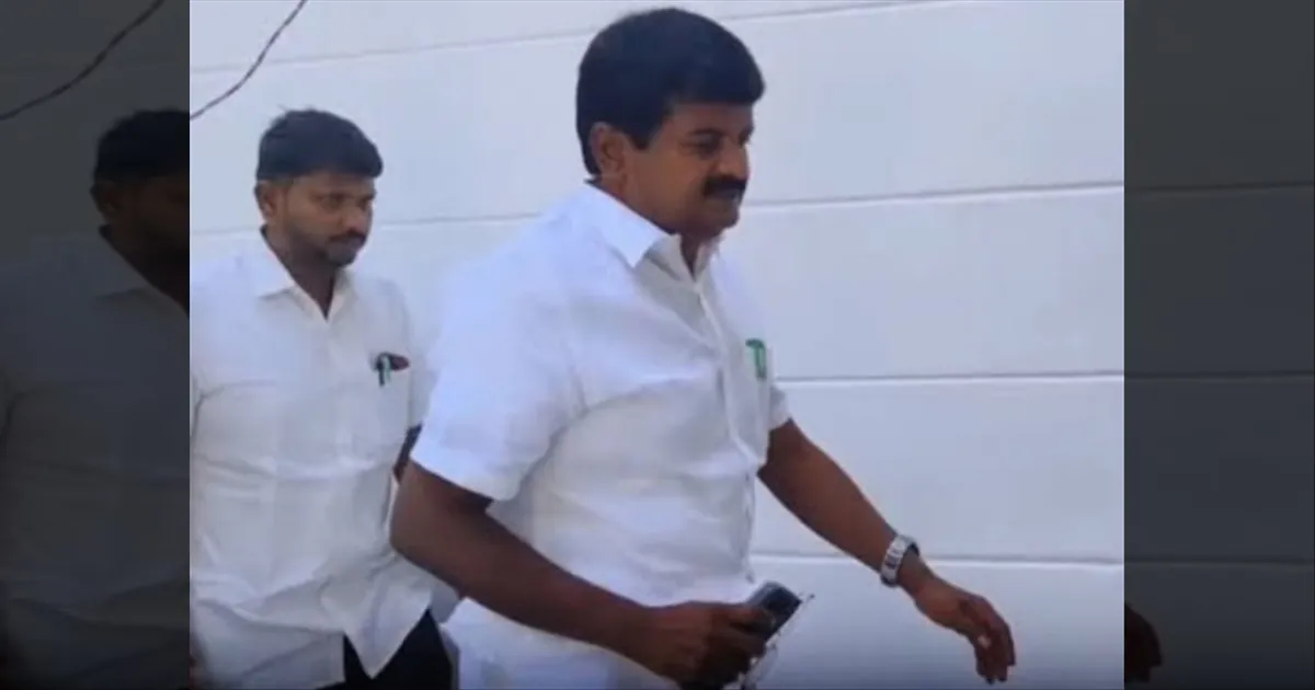 அதிமுக பிளவுக்கு full stop..! சபாநாயகர் பிரபாகரை நேரில் சந்தித்த சி.விஜயபாஸ்கர்!