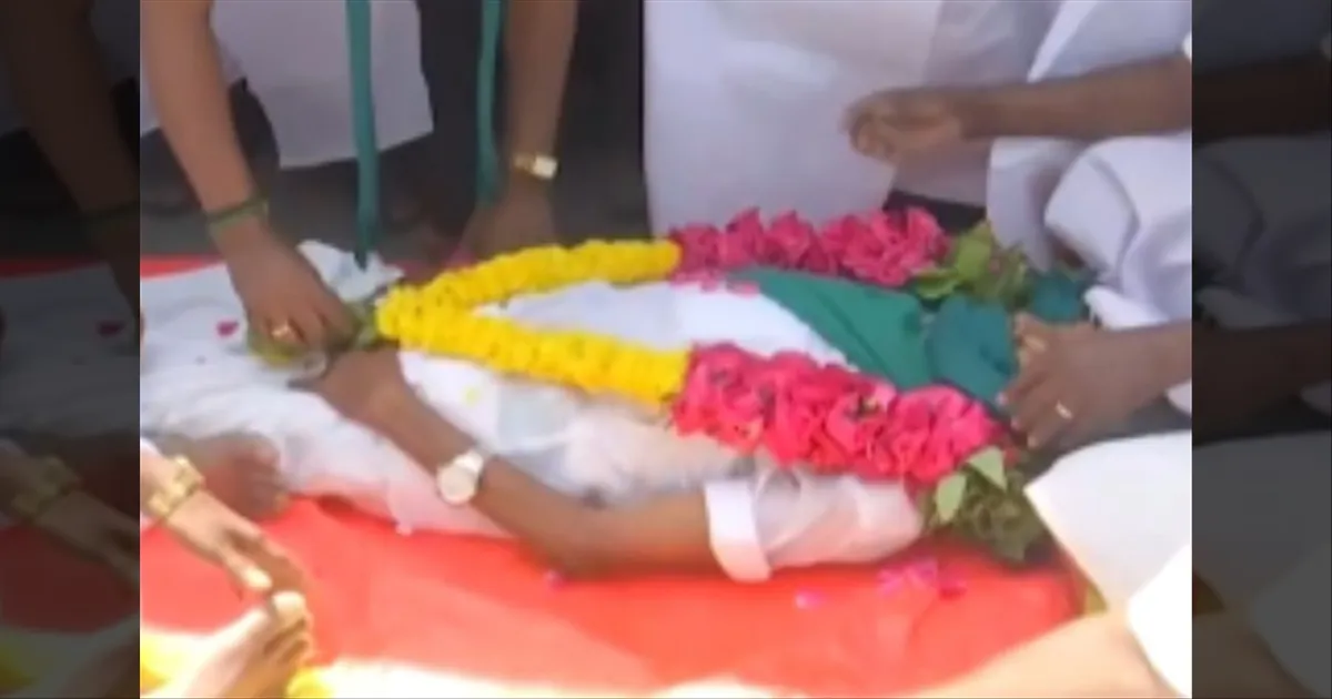 சொன்னத செய்ங்க..! விவசாயக்கடன்..! பாடைக் கட்டி விவசாயிகள் போராட்டம்..!!