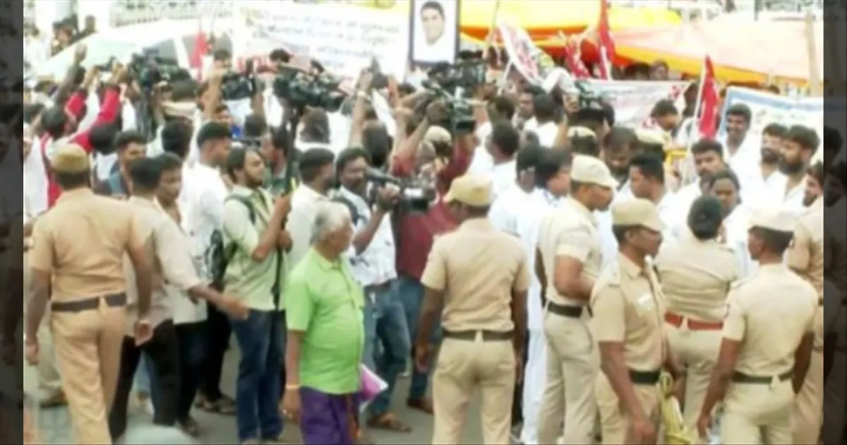 கோட்டை நோக்கி பேரணி..! போராடும் தூய்மை பணியாளர்கள்... குண்டு கட்டாக கைது..!!