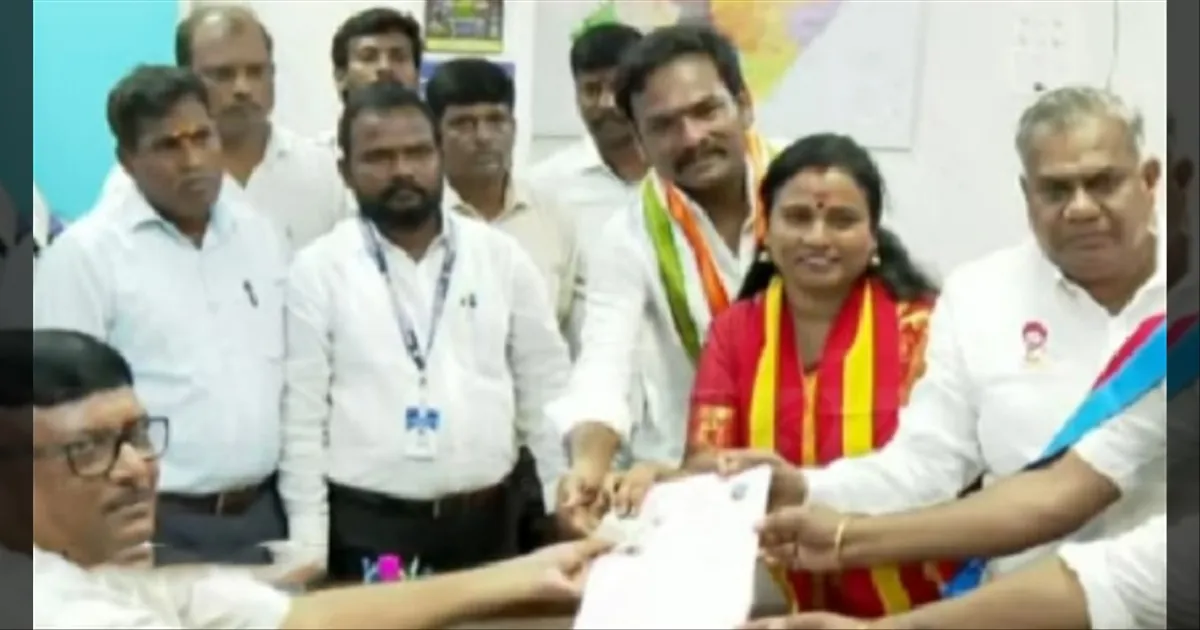 வெற்றிக்கனி யாருக்கு.? விறுவிறு இடைத் தேர்தல்... தவெக வேட்பாளர் மரகதம் குமரவேல் வேட்பு மனுத் தாக்கல்..!!