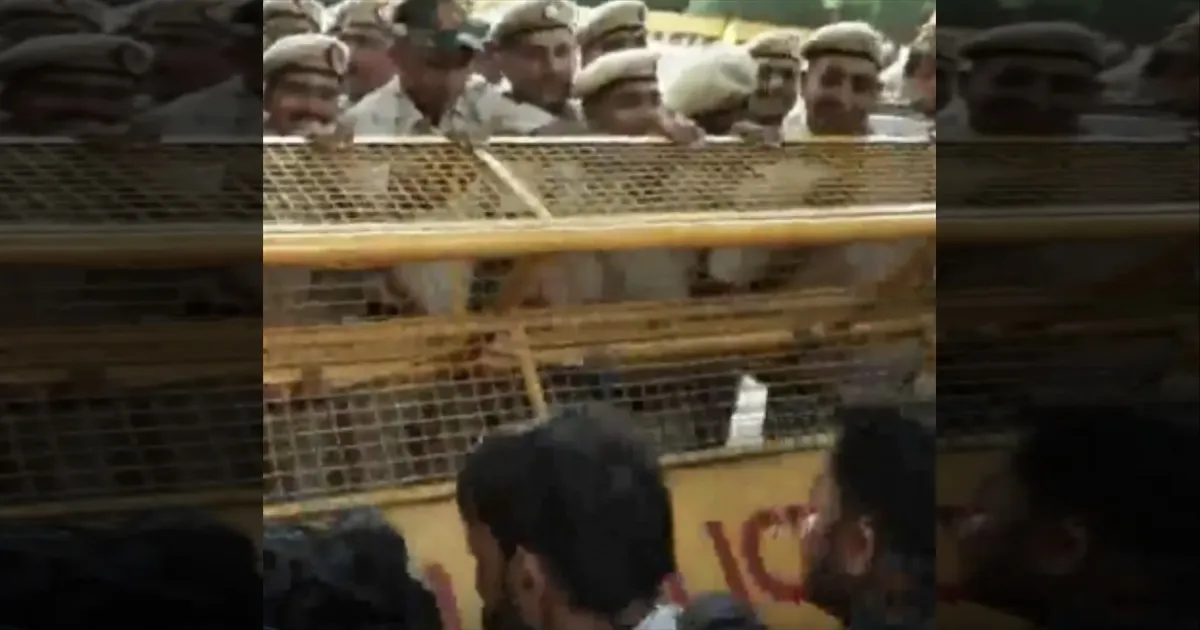 ஞானேஷ் குமாருக்கு வலுக்கும் எதிர்ப்பு... இளைஞர் காங்கிரஸ் ஆர்ப்பாட்டம்... தள்ளுமுள்ளு..!!