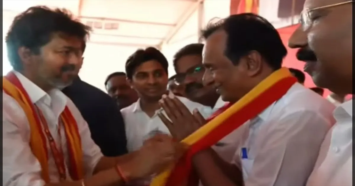 தாராபுரம் அரசியல் களம்..! தவெகவில் இணைந்த Ex.அமைச்சர் செம்மலை... கட்சித் துண்டு அணிவித்து வரவேற்ற முதல்வர்..!!