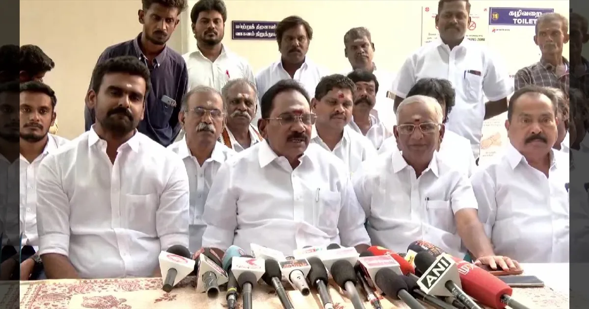 “விளம்பரம் மட்டும் போதாது... எல்லாரும் எம்.ஜி.ஆர் ஆக முடியாது!” - விஜயை அதிரடியாக ‘ரோஸ்ட்’ செய்த செல்லூர் ராஜு!