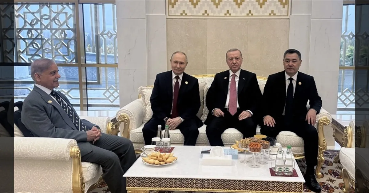 புடின் அறைக்குள் அத்துமீறி நுழைந்த பாகிஸ்தான் பிரதமர்!! 40 நிமிடங்கள் காத்திருக்க வைத்ததால் ஆத்திரம்!