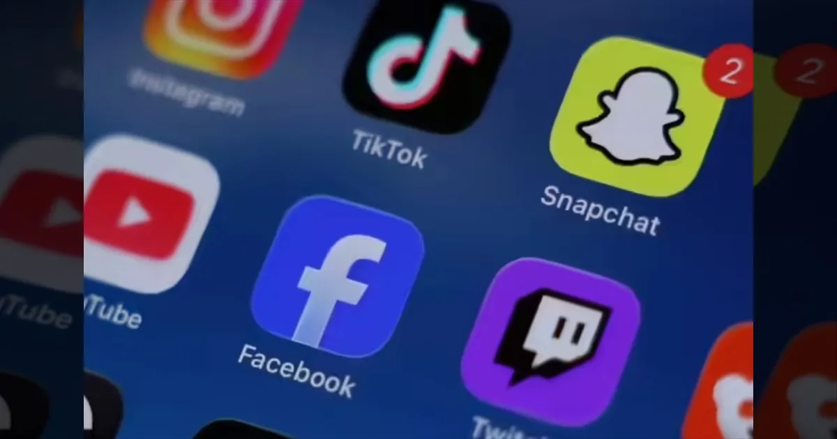 சிறுவர்கள்மத்தியில் அதிகரிக்கும் சமூக வலைதள மோகம்!! இறுக்கிப் பிடிக்க தயாராகும் கேரள அரசு! வருது புதிய ரூல்!