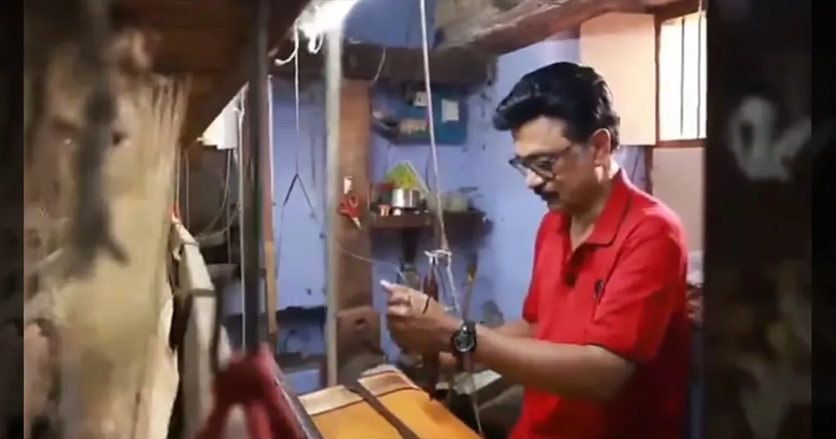 சேலை நெய்வது எப்படி?! நெசவாளர் வீட்டில் முதல்வர்! நெசவு செய்து வாக்கு சேகரித்த மு.க.ஸ்டாலின்!! 