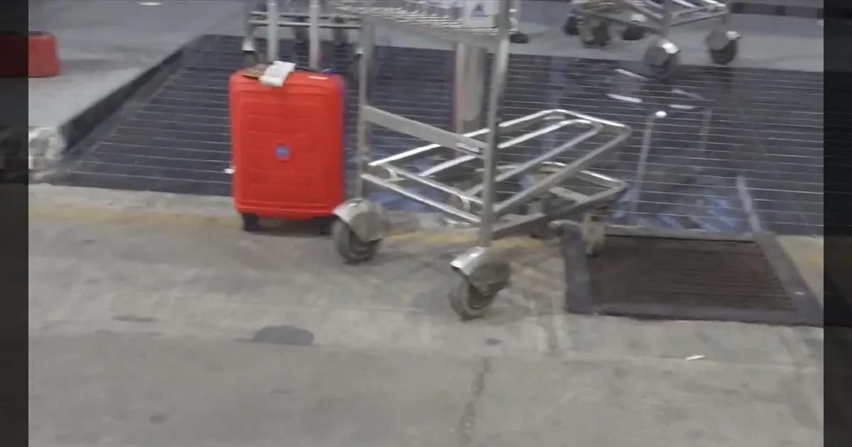 சென்னை விமான நிலையத்தில் 'வெடிகுண்டு' பீதி: கேட்பாரற்றுக் கிடந்த சூட்கேசால் பரபரப்பு!