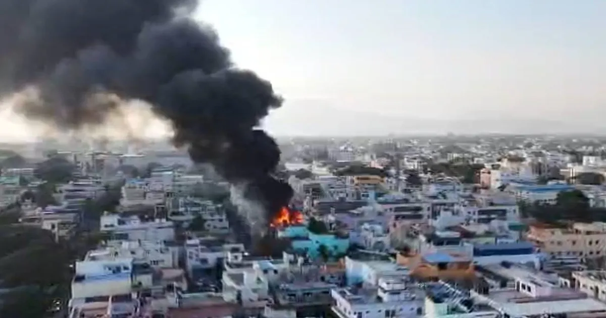 கோவையில் பரபரப்பு: கெமிக்கல் கடை தீ விபத்தில் சிக்கிய 40 பேர் மீட்பு! மக்கள் அலறியடித்து ஓட்டம்! 