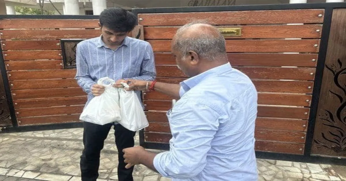 தமிழகமே பரபரப்பு... சிவகாசியில் விடிய, விடிய தொடரும் சோதனை... கட்டுக்கட்டாக சிக்கிய ஆவணங்கள்...!