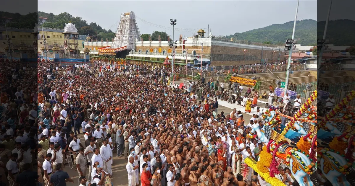 திருப்பதியில் கட்டுக்கடங்காத கூட்டம்! இலவச தரிசனத்துக்கு 24 மணி நேரம் காத்திருப்பு! பக்தர்கள் அவதி!