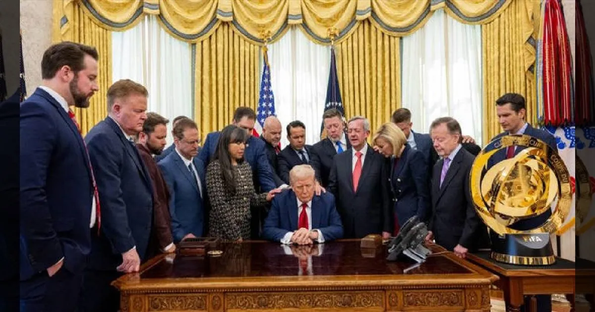 வெள்ளை மாளிகையில் பிரார்த்தனை! ஈரான் போரில் ட்ரம்புக்கு ஆதரவாக மத போதகர்கள் ஜெபம்!