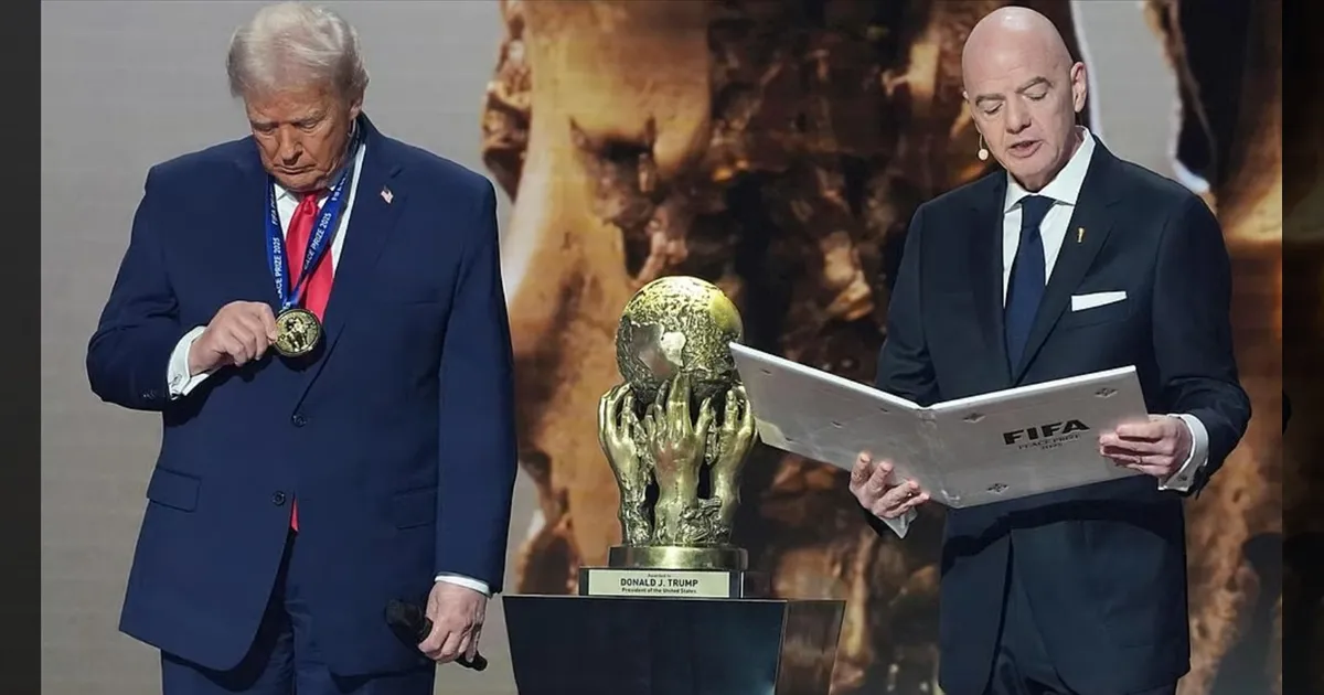 உலகை ஒன்றிணைத்தவர்!! டிரம்புக்கு FIFA அமைதி விருது!  நோபல் ஏமாற்றத்துக்குப் பின் புதிய கௌரவம்!