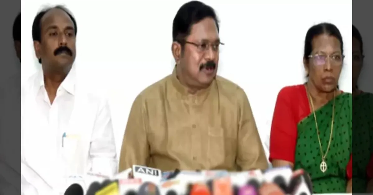 ஒத்தையில நிக்கிறாரு ஓபிஎஸ்!! அடுத்த விக்கெட்டும் அவுட்!! டிடிவி தினகரன் பக்கத்துல யாரு தெரியுதா?