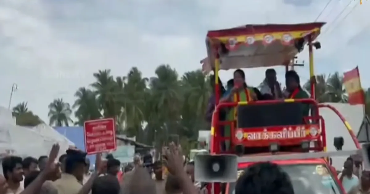 ஓட்டு கேட்டு வராதீங்க... தவெக வேட்பாளர்கள் மரகதம் குமரவேல், சத்தியபாமாவிற்கு தொகுதி மக்கள் கடும் எதிர்ப்பு...!