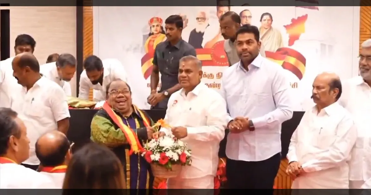 தவெக-வில் இணைந்தார் காமெடி நடிகர் டி.எஸ்.ஆர். சீனிவாசன்! விஜய் வெற்றிக்கு கண்ணீர் மல்க வாழ்த்து சொன்னவர்!
