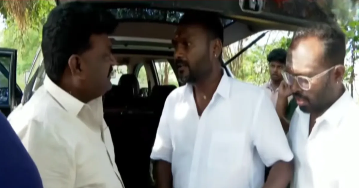 “அடிக்க வர்றாங்க...”  - தாராபுரம் எல்லையில் தவெகவினரை கதறவிட்ட திமுக, அதிமுகவினர்... நடந்தது என்ன?