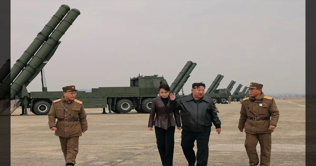 வடகொரியாவின் அதிரடி சோதனை! 10 ஏவுகணைகளை ஏவி மிரட்டிய கிம் ஜான் உங்!