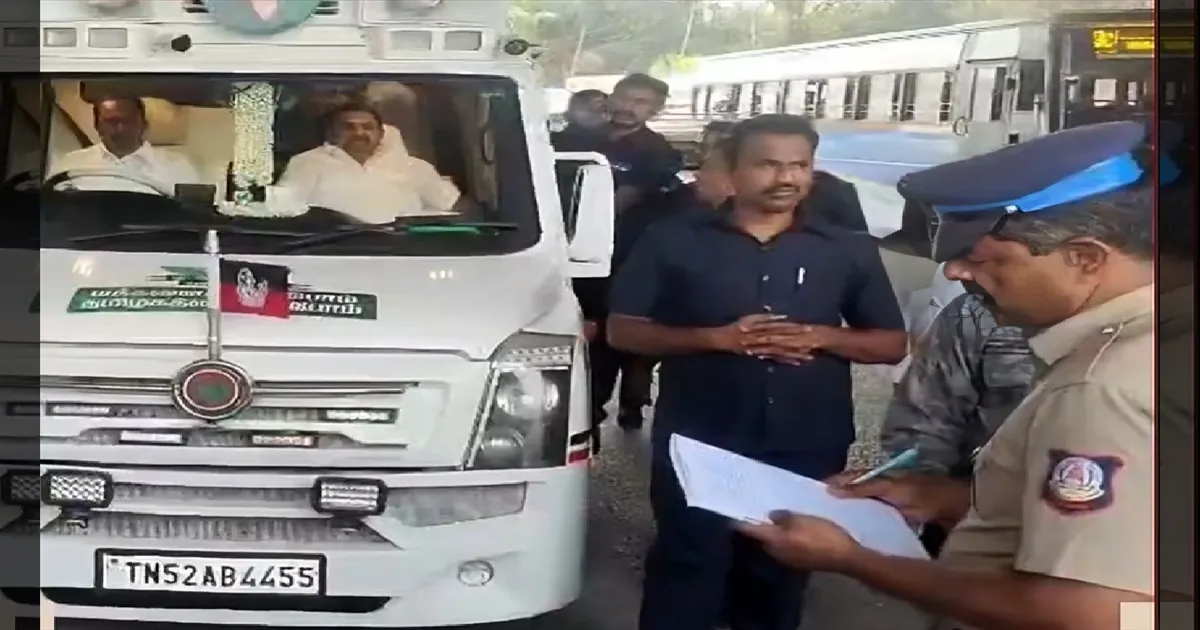 தேர்தல் களம் சூடுபிடிப்பு: எடப்பாடி பழனிசாமியின் காரை வழிமறித்து சோதனை செய்த தேர்தல் பறக்கும் படை!