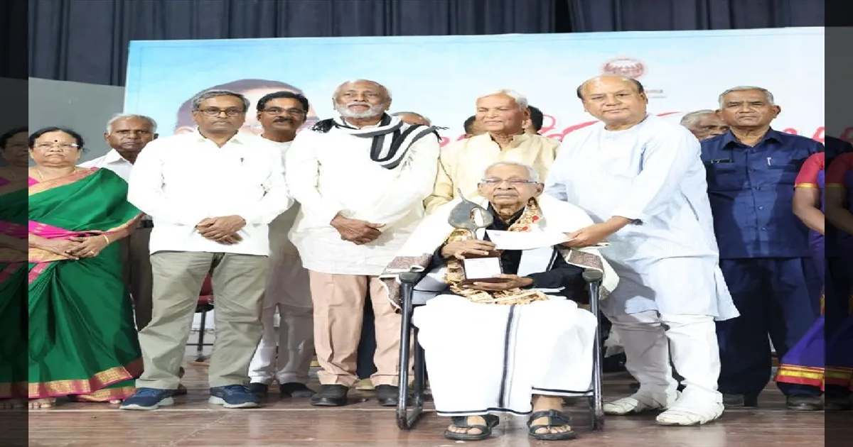 திராவிடர் கழக தலைவர் கி.வீரமணிக்கு பெங்களூரில் 