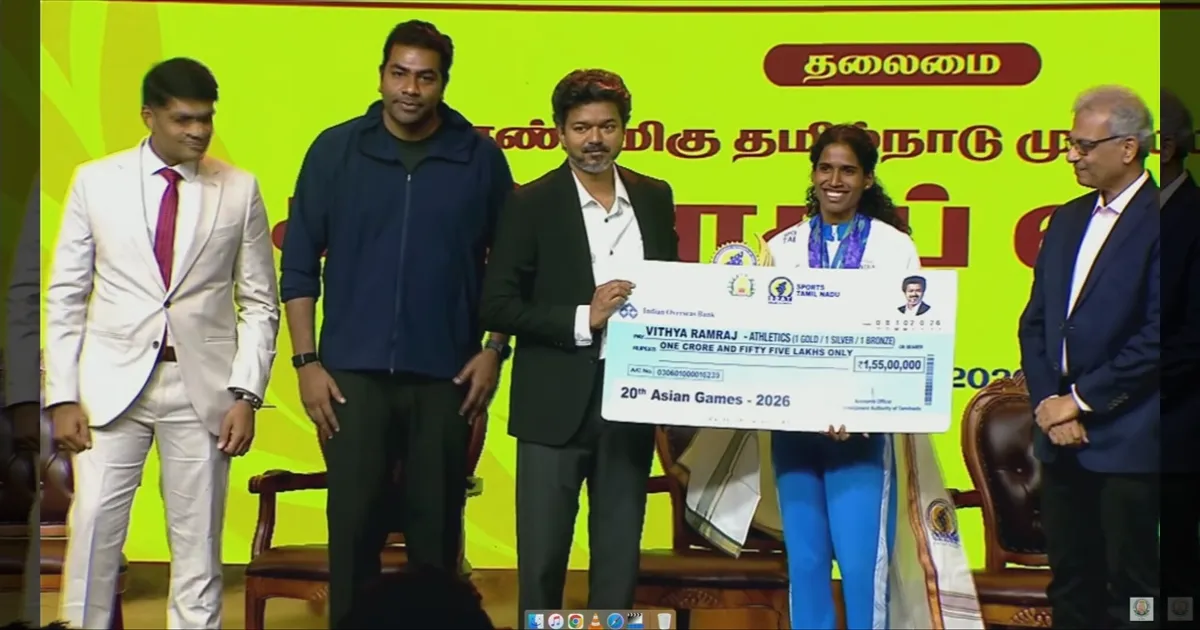 வித்யா ராமராஜுக்கு ரூ.1.55 கோடி காசோலை! ஆசிய & செஸ் சாதனையாளர்களுக்கு முதல்வர் விஜய் பாராட்டு!