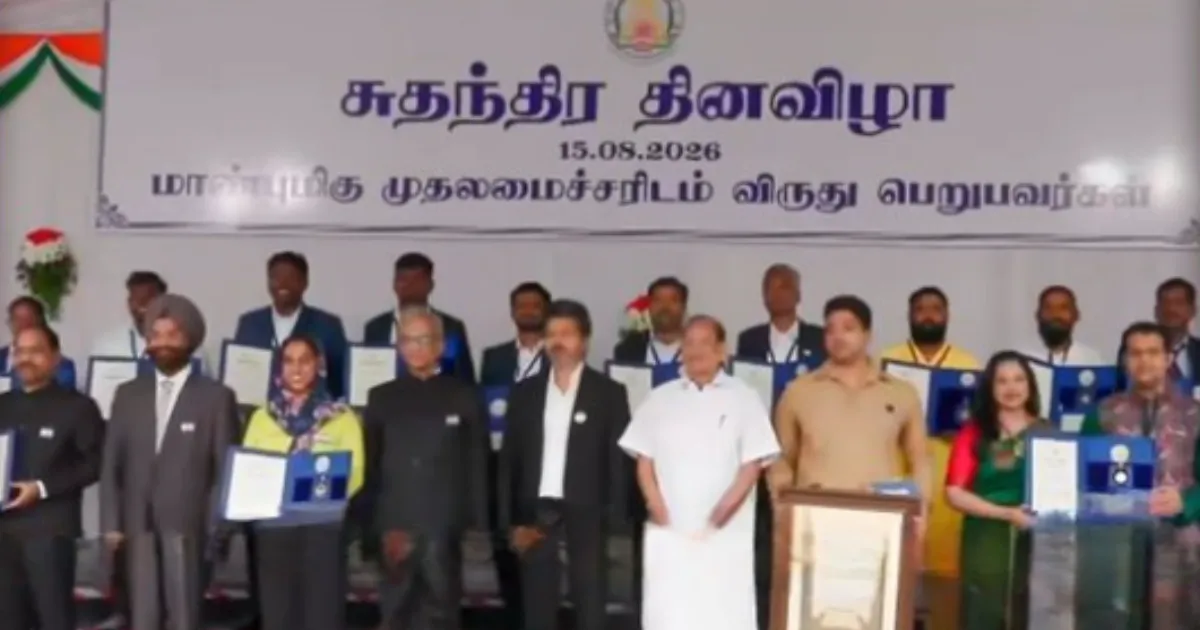 சுதந்திர தின ஸ்பெஷல்: விருதுகளை வழங்கி கெளரவித்த சி.எம்.விஜய்... யார் யாருக்கு தெரியுமா?
