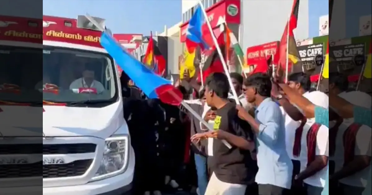 எதிரி கூட்டம் உனக்கு மட்டும் கைகள் தட்டும் அதிசயமோ!! விஜயை பார்த்து திமுக கூட்டணியினர் உற்சாகம்! 