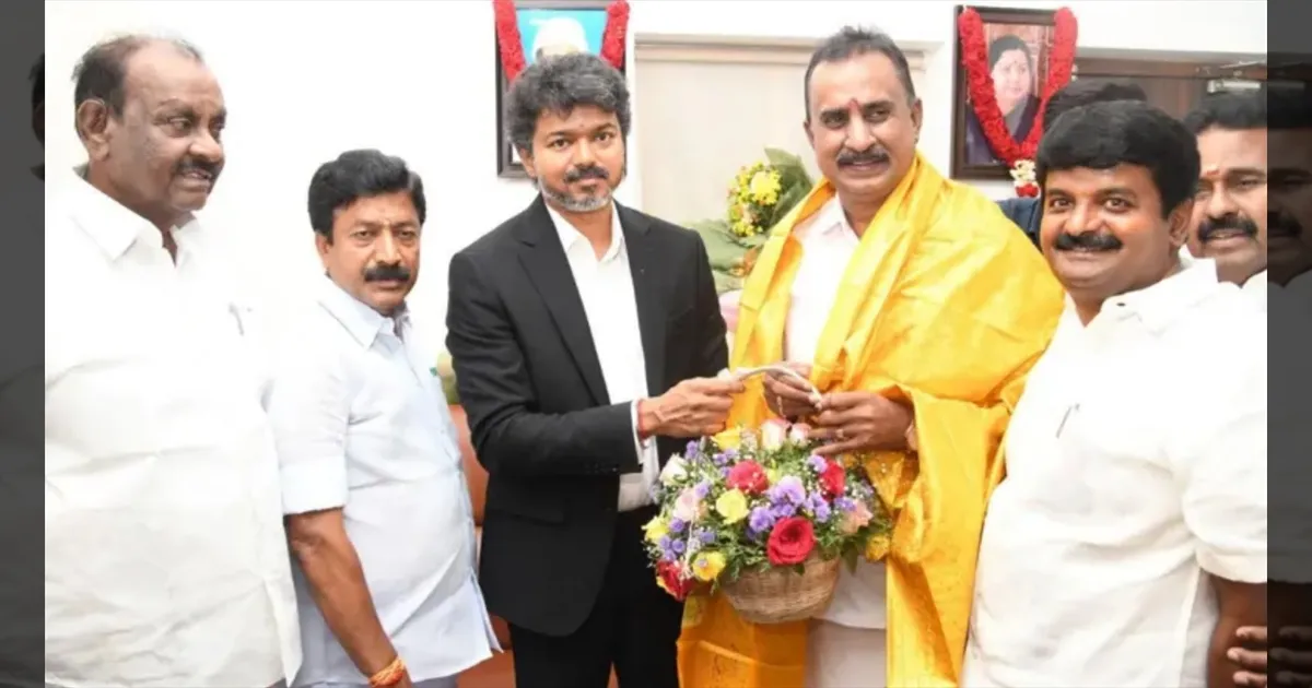 விஜய்யை நம்பி எல்லாமே போச்சு!!  எஸ்.பி வேலுமணி - சி.வி.சண்முகம் பயங்கர மோதல்! பகீர் பின்னணி!