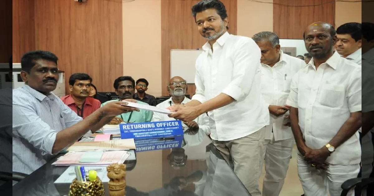 தவெக விஜய் மீது 2 குற்ற வழக்குகள்.. திருச்சி கிழக்கு வேட்புமனுவில் பரபரப்புத் தகவல்!