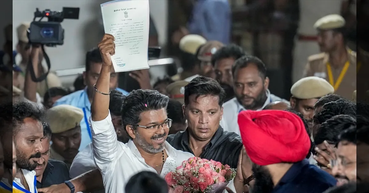 ஆட்சியே வேண்டாம்! யார் காலிலும் விழ தயாராக இல்லை! மீண்டும் மக்களிடமே போவேன்!! வெகுண்டெழுந்த விஜய்!!