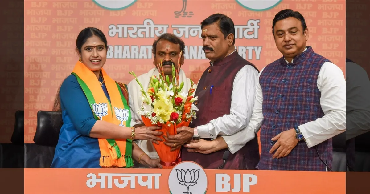 காத்திருக்க வைத்து கம்பி நீட்டிய பாஜக!! விளவங்கோட்டில் விஜயதரணி போட்டி!! நிராசையான கனவு!