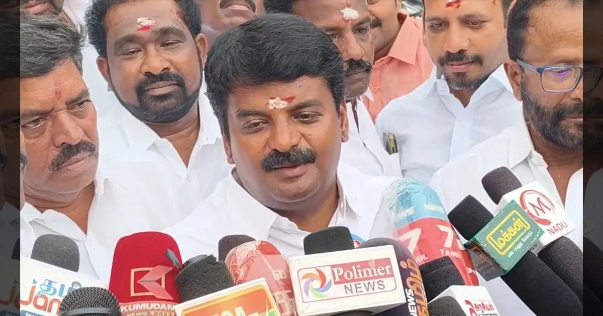 “விசில் சத்தம் கொஞ்ச நேரம் தான் கேட்கும்!” புதுக்கோட்டையில் வீடு வீடாகச் சென்று விஜயபாஸ்கர் பிரச்சாரம்!