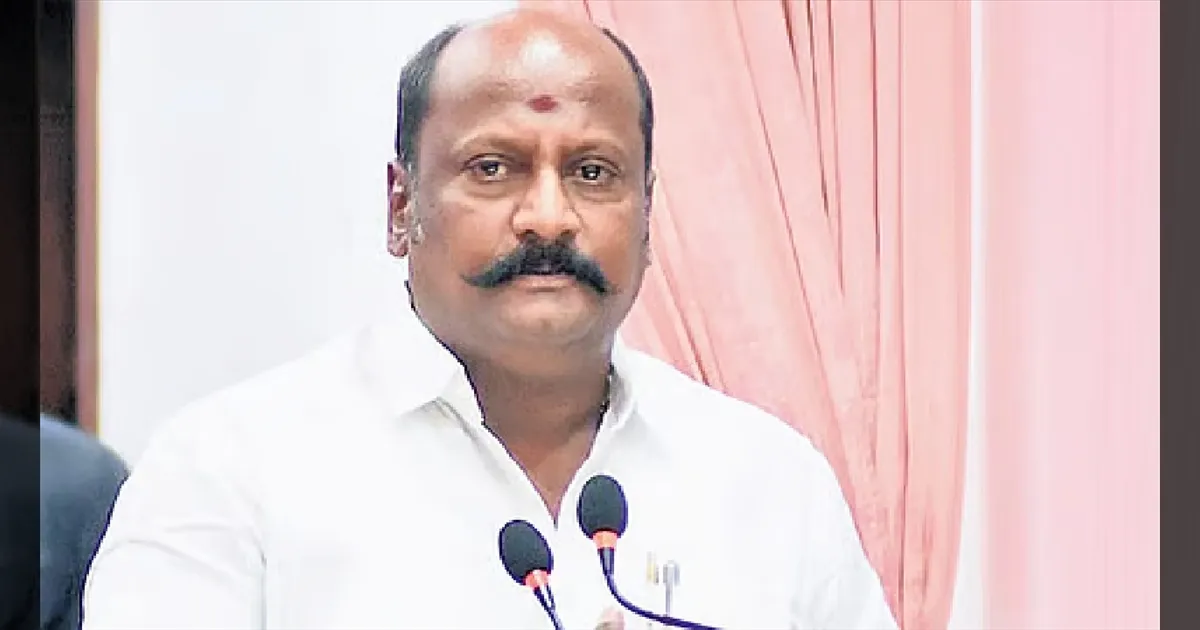 அதிக கட்டணம் வசூலித்தால் ஆம்னி பேருந்து பறிமுதல்: சேலத்தில் போக்குவரத்துத்துறை அமைச்சர் எச்சரிக்கை!