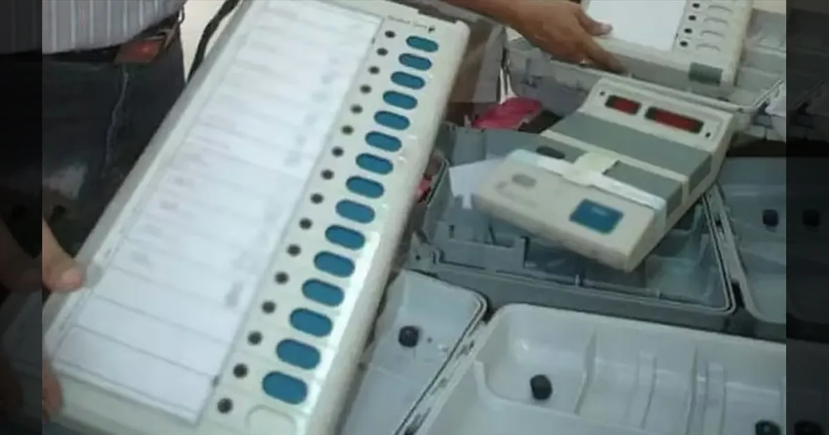 மின்னணு இயந்திரத்தில் கோளாறு!! ஒருமணி நேரம் நிறுத்தி வைக்கப்பட்ட வாக்குப்பதிவு! நாமக்கல்லில் பரபரப்பு!