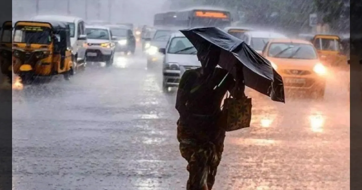 சென்னைக்கு மிக அருகில் வலுவிழந்த 'டிட்வா' புயல்.. திருவள்ளூர், சென்னைக்கு 'ரெட் அலர்ட்'!