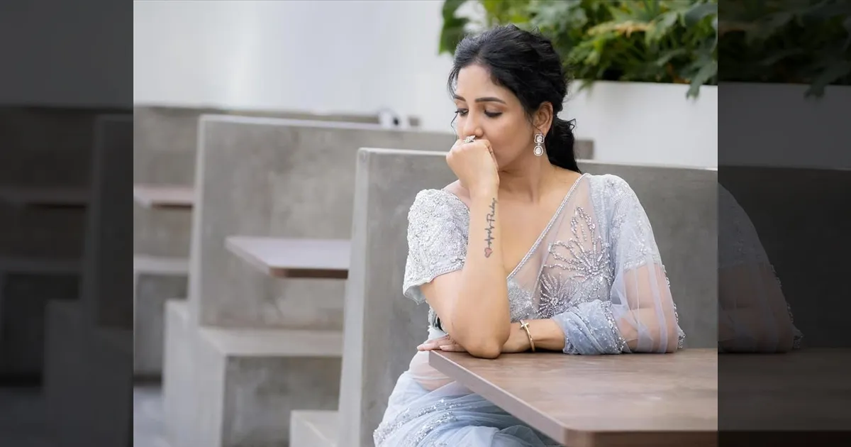 cinema-pavani-reddy-in-transparent-saree-tamilcinema