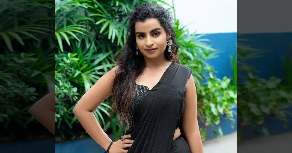 cinema-sivaangi-latest-photos-in-black-saree-tamilcinema