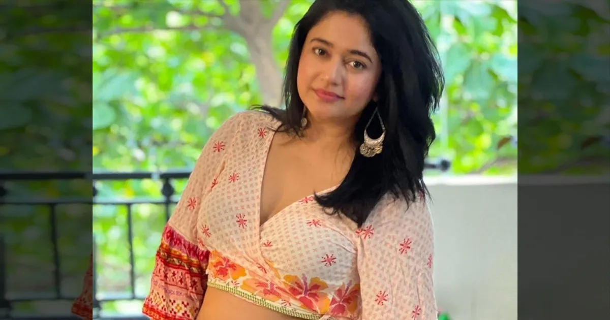 இளசுகளின் கவர்ச்சி நாயகியான பூனம் பஜ்வா..! ஹாட் உடையில் கலக்கும் போட்டோஸ்..!