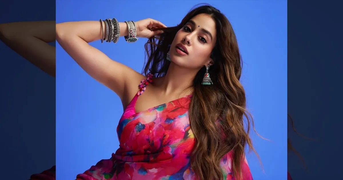 cinema-janhvi-kapoor-saree-photos-tamilcinema