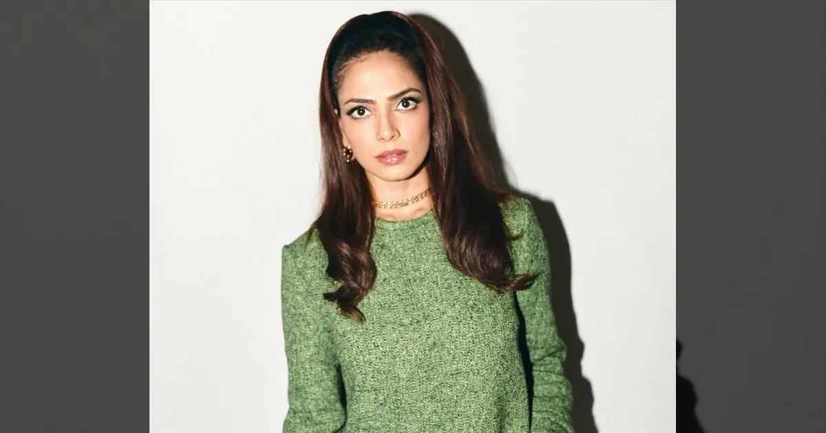 cinema-malavika-mohanan-trendy-outfit-at-vogue-fashion-tamilcinema