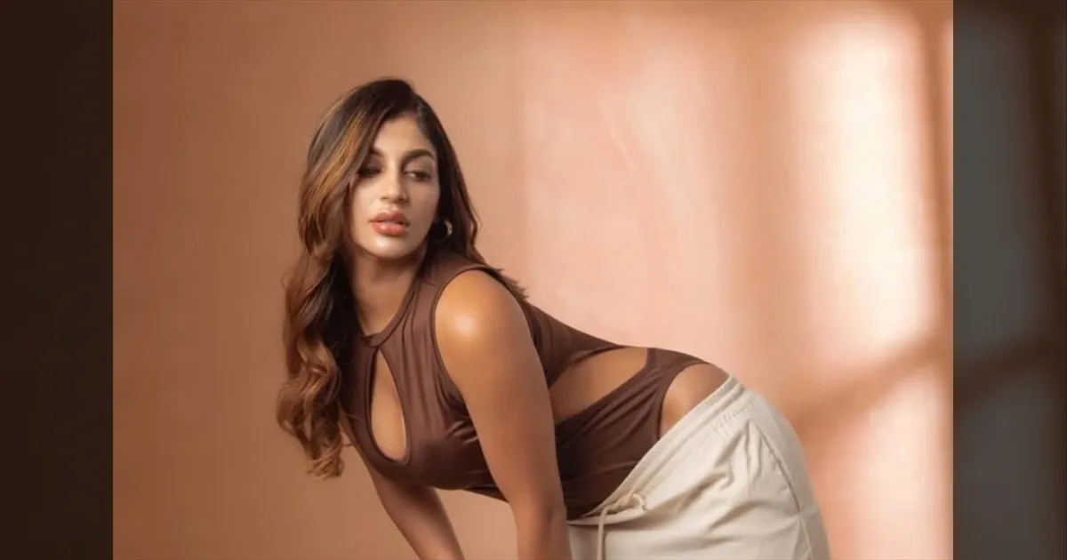 cinema-actress-yashika-anand-tamilcinema