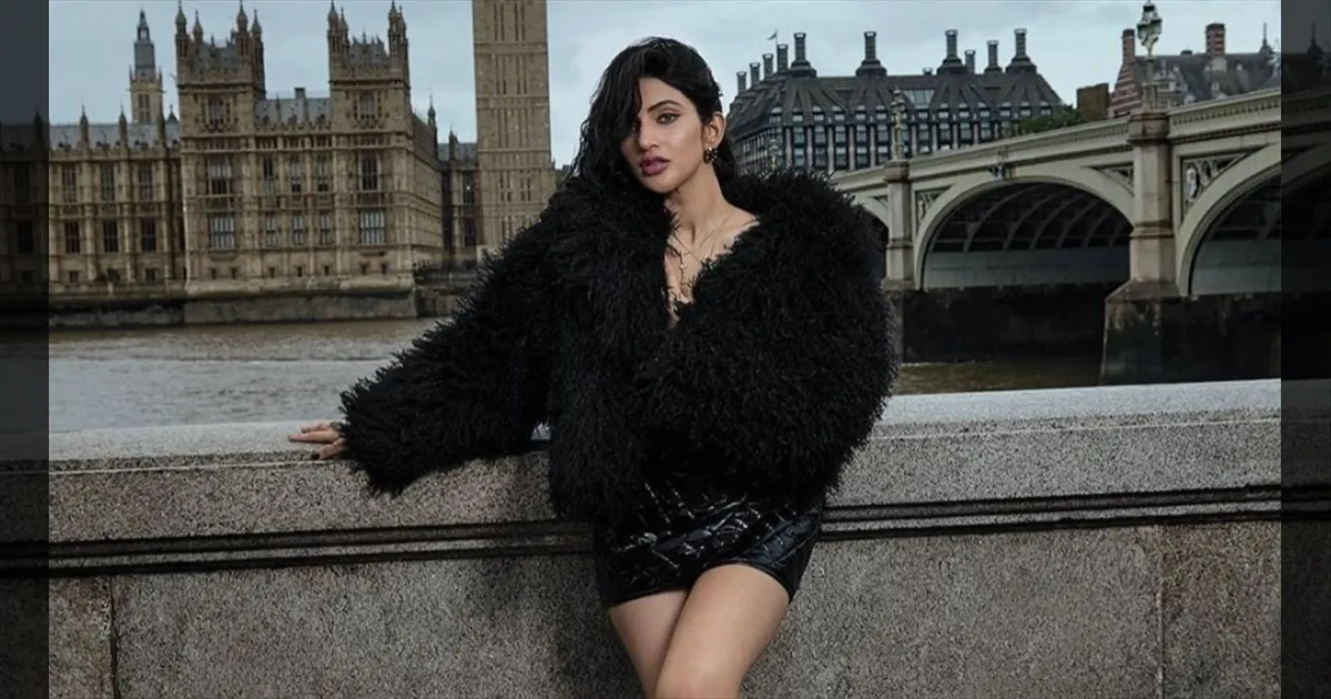 cinema-sreeleela-glam-pose-for-magazine-cover-tamilcinema