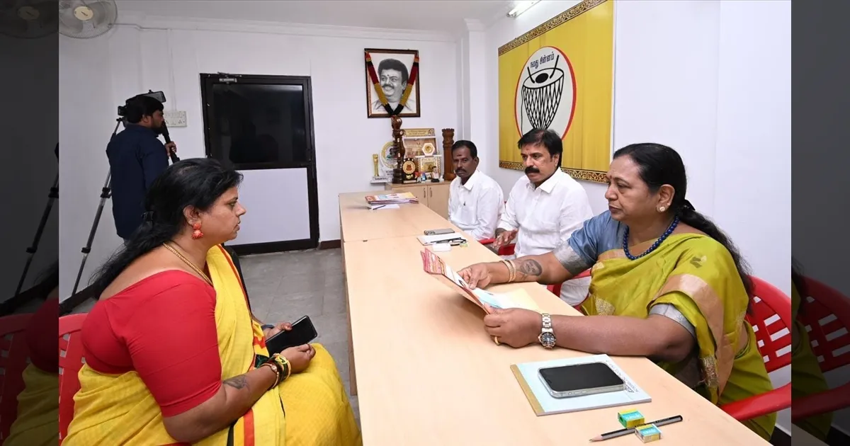 தேமுதிக வேட்பாளர் நேர்காணல்.... பிரேமலதா விஜயகாந்த் தலைமையில் விறுவிறுப்பான வேட்பாளர் தேர்வு!