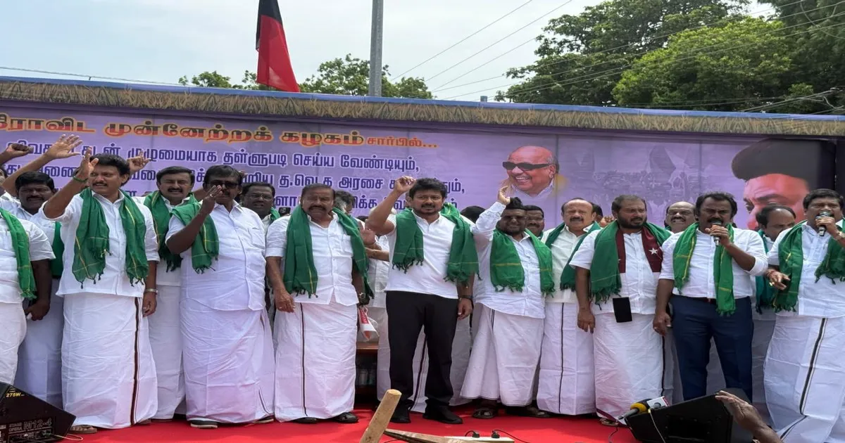 #BREAKING உதயநிதிக்கு அடுத்தடுத்து பேரதிர்ச்சி... தஞ்சையில் தவெக மகளிர் அணி தரமான சம்பவம்...!