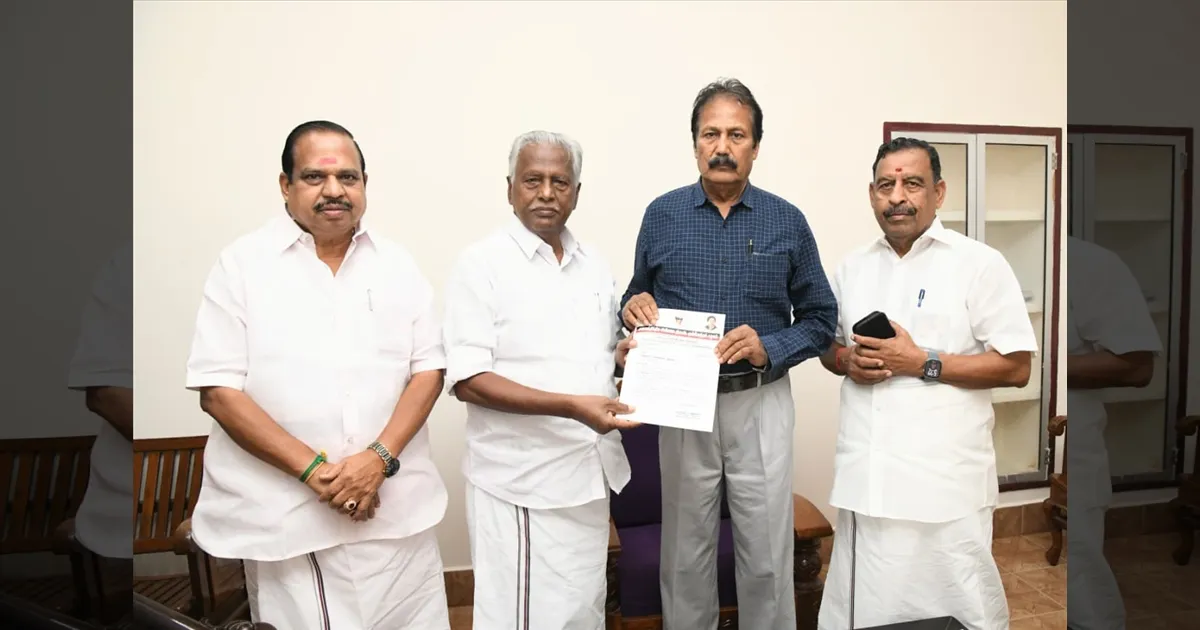 இடைத்தேர்தல் களம் தீவிரம்: டாக்டர் கிருஷ்ணசாமியை நேரில் சந்தித்து ஆதரவு கேட்ட அதிமுக மூத்த தலைவர்கள்!